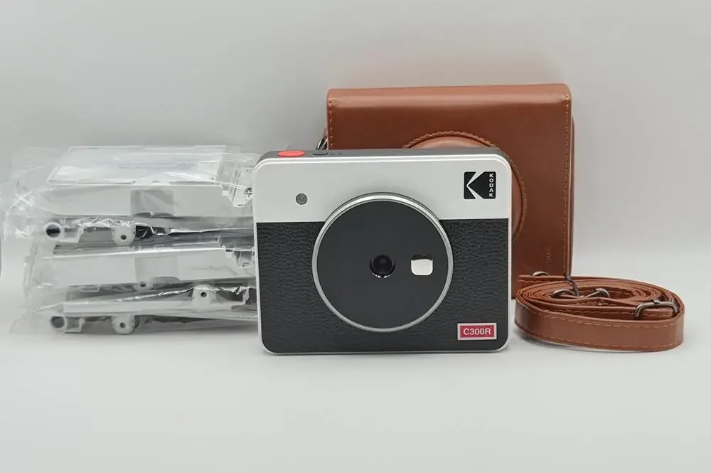 Kodak C300R Instant print Camera tested W/ 6 Film Packs Case Strap Bundle